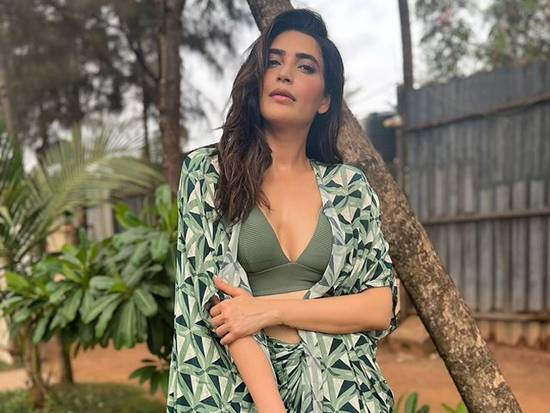 Trendy Poses Of Karishma Tanna